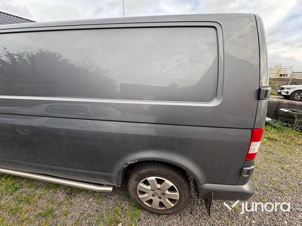 Transportbil – Volkswagen, Transporter T30 NMT 530 - Furgon: 3 kép. Transportbil – Volkswagen, Transporter T30 NMT 530 - Furgon: 3 kép.