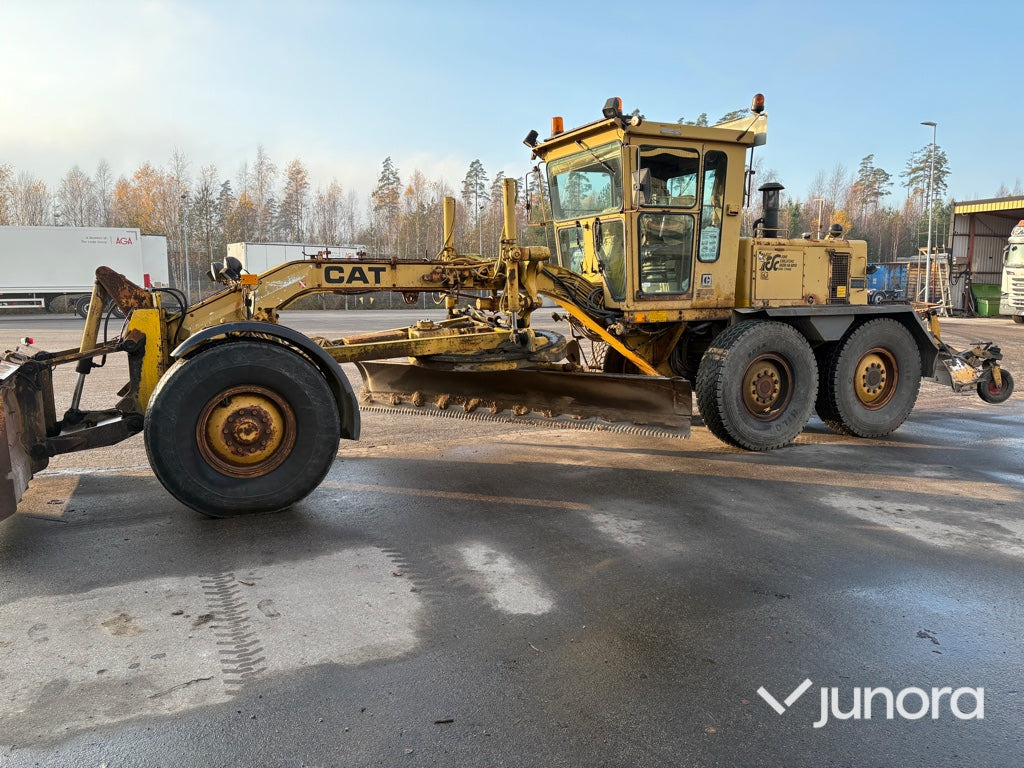 Vägskrapa - Caterpillar, 120G - Szkréper: 2 kép. Vägskrapa - Caterpillar, 120G - Szkréper: 2 kép.