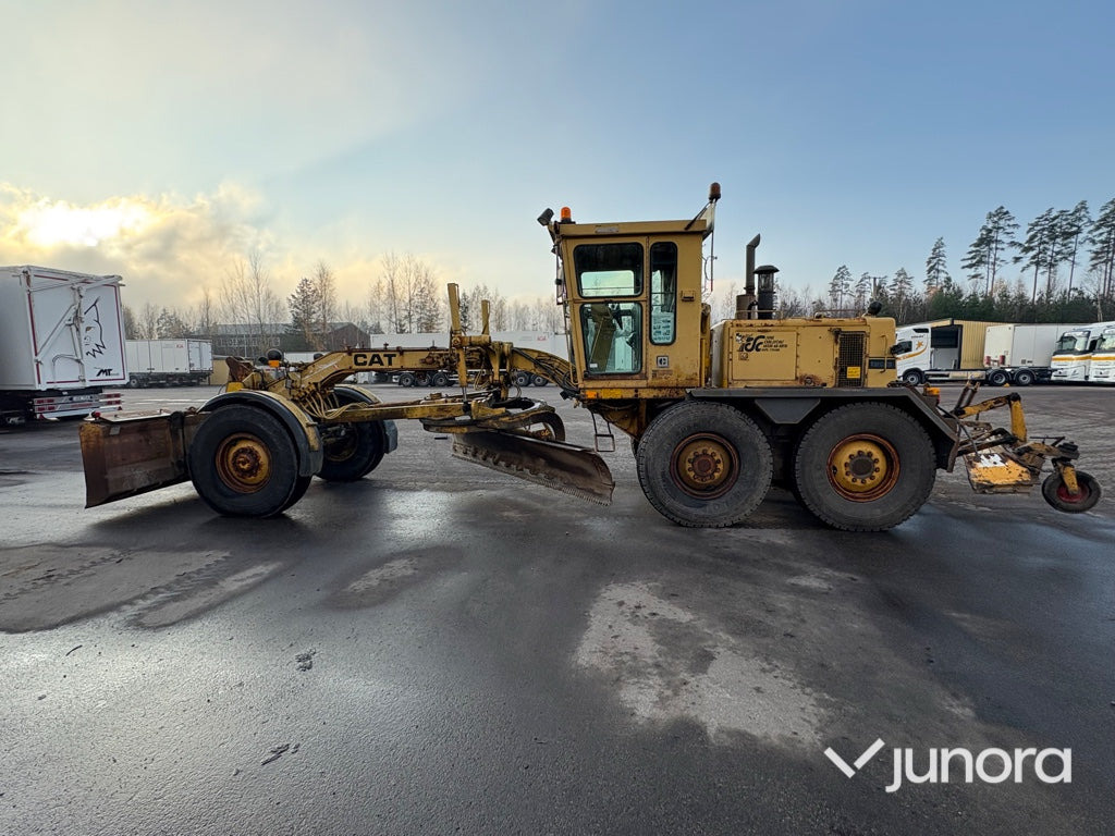 Vägskrapa - Caterpillar, 120G - Szkréper: 3 kép. Vägskrapa - Caterpillar, 120G - Szkréper: 3 kép.