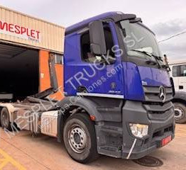 Mercedes Actros 2842 - Horgos rakodó teherautó: 2 kép. Mercedes Actros 2842 - Horgos rakodó teherautó: 2 kép.