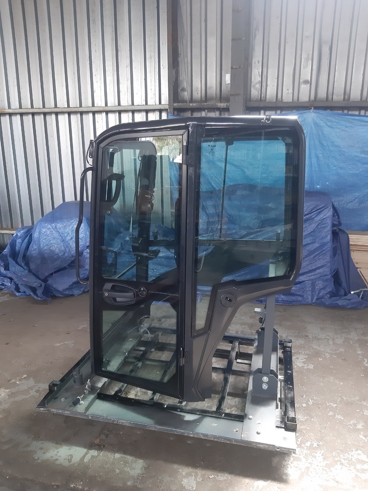 Cab for Bobcat E26,E32,E35,E42,E45,E50,E55 - Fülke és belső tér - Kotrógép: 1 kép. Cab for Bobcat E26,E32,E35,E42,E45,E50,E55 - Fülke és belső tér - Kotrógép: 1 kép.