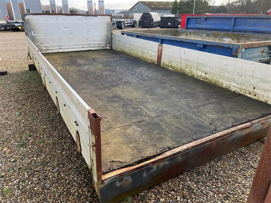 5,45 mtr - 500 mm alu sider - Platós felépítmény: 3 kép. 5,45 mtr - 500 mm alu sider - Platós felépítmény: 3 kép.