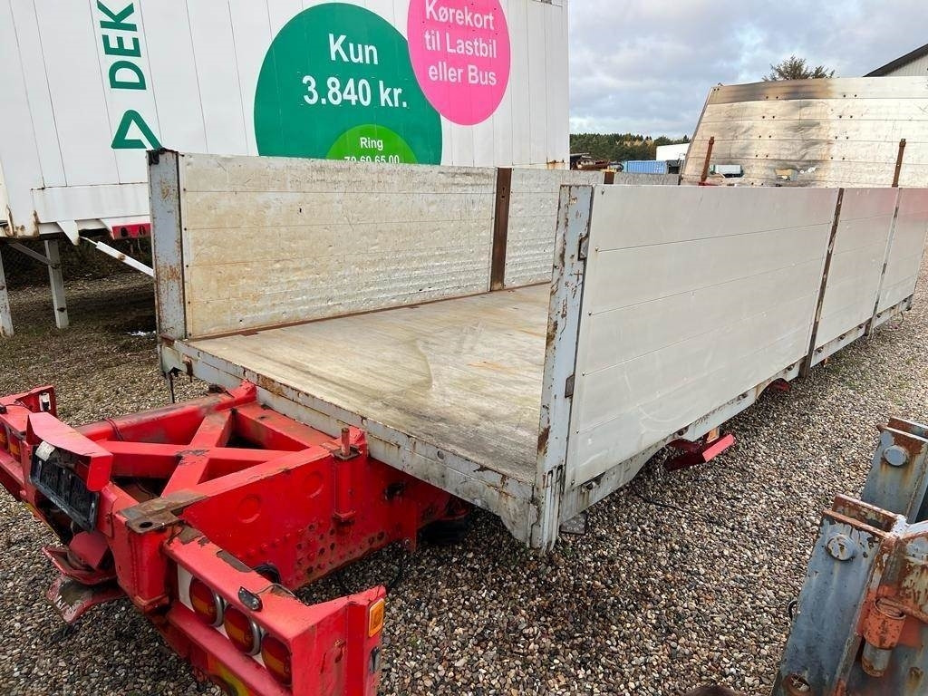 6300 mm - plads til bagmonteret kran - Platós felépítmény: 3 kép. 6300 mm - plads til bagmonteret kran - Platós felépítmény: 3 kép.