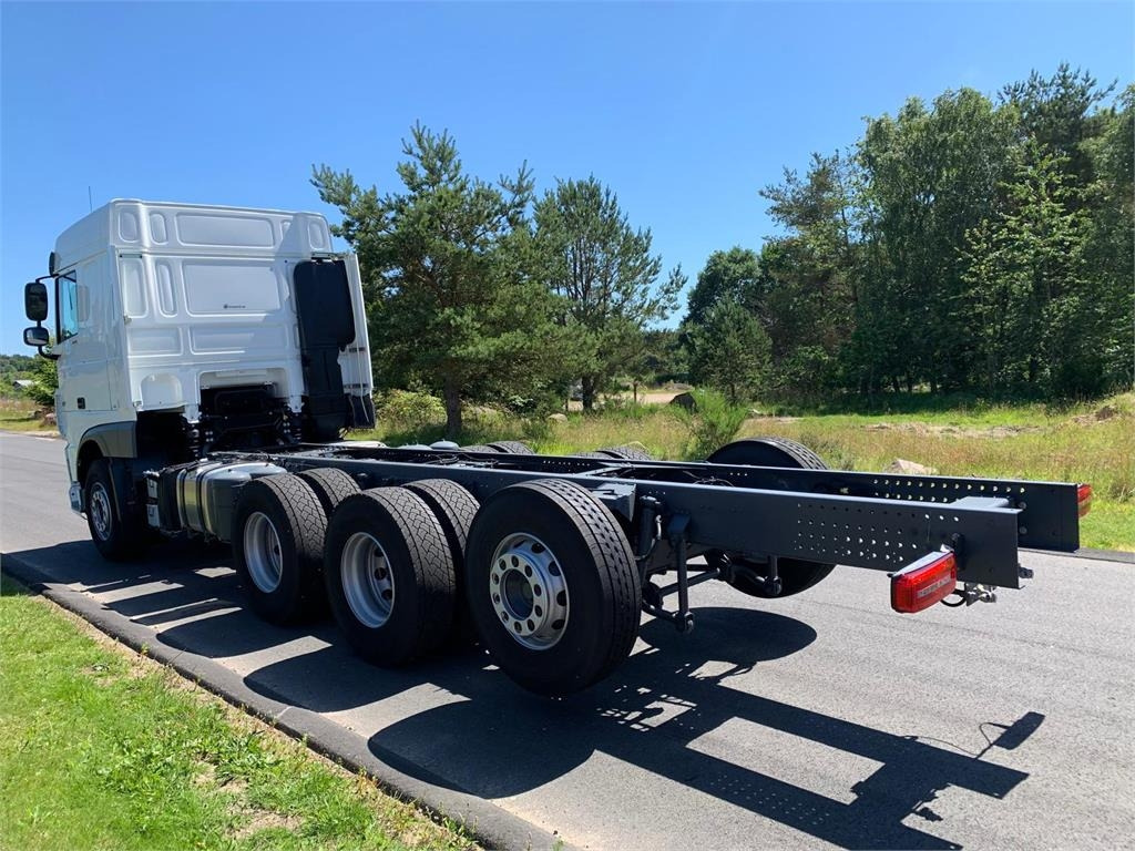 DAF XF 430 FAW 8x4*4 Tridem - Konténerszállító: 4 kép. DAF XF 430 FAW 8x4*4 Tridem - Konténerszállító: 4 kép.