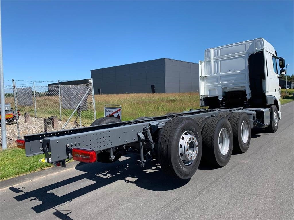 DAF XF 430 FAW 8x4*4 Tridem - Konténerszállító: 3 kép. DAF XF 430 FAW 8x4*4 Tridem - Konténerszállító: 3 kép.