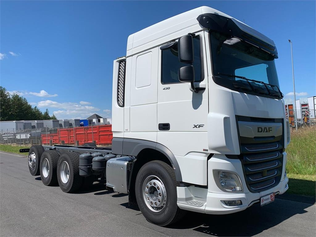 DAF XF 430 FAW 8x4*4 Tridem - Konténerszállító: 1 kép. DAF XF 430 FAW 8x4*4 Tridem - Konténerszállító: 1 kép.