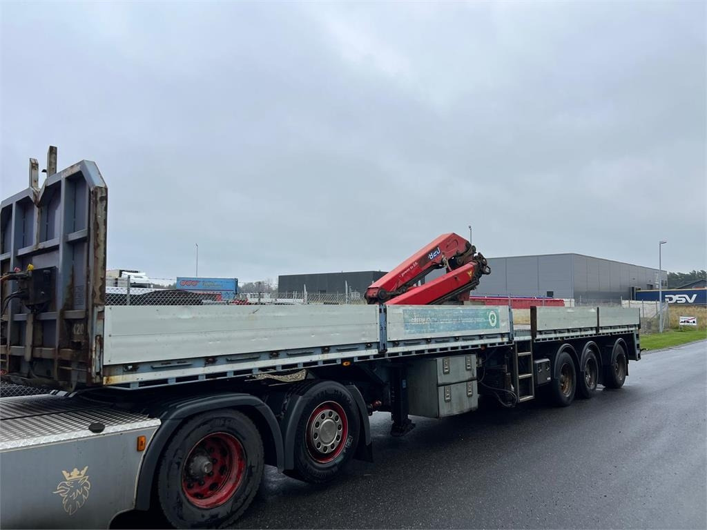 Leci 13,6 mtr. HMF 1820K3 - Félpótkocsi: 1 kép. Leci 13,6 mtr. HMF 1820K3 - Félpótkocsi: 1 kép.