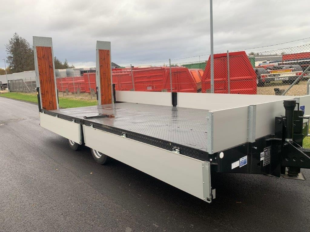 Hangler TPS-H 140 2 akslet kærre med ramper - Pótkocsi mélybölcsős: 3 kép. Hangler TPS-H 140 2 akslet kærre med ramper - Pótkocsi mélybölcsős: 3 kép.