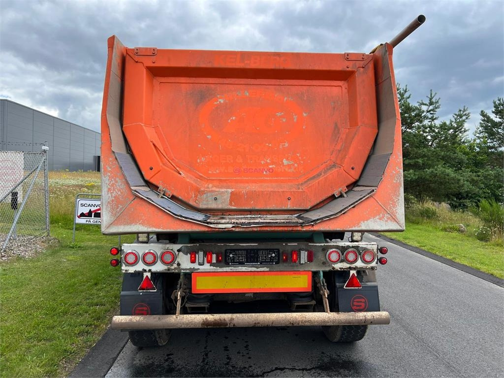 Kel-Berg 4 akslet - alu kasse + plastindlæg - Félpótkocsi billenőplatós: 3 kép. Kel-Berg 4 akslet - alu kasse + plastindlæg - Félpótkocsi billenőplatós: 3 kép.