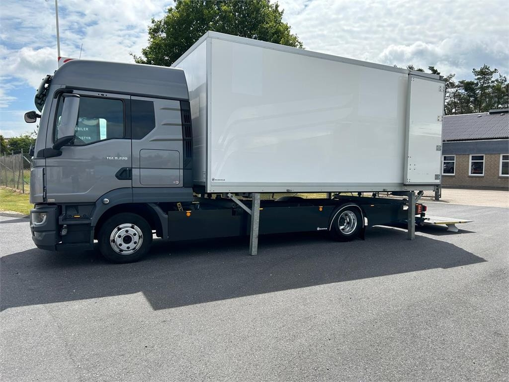 MAN TGL 8-220 4x2 BL incl. 2 stk veksellad - Cserefelépítményes teherautó: 4 kép. MAN TGL 8-220 4x2 BL incl. 2 stk veksellad - Cserefelépítményes teherautó: 4 kép.