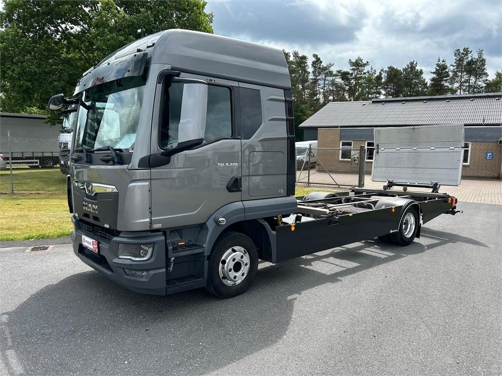 MAN TGL 8-220 4x2 BL incl. 2 stk veksellad - Dobozos felépítményű teherautó: 2 kép. MAN TGL 8-220 4x2 BL incl. 2 stk veksellad - Dobozos felépítményű teherautó: 2 kép.