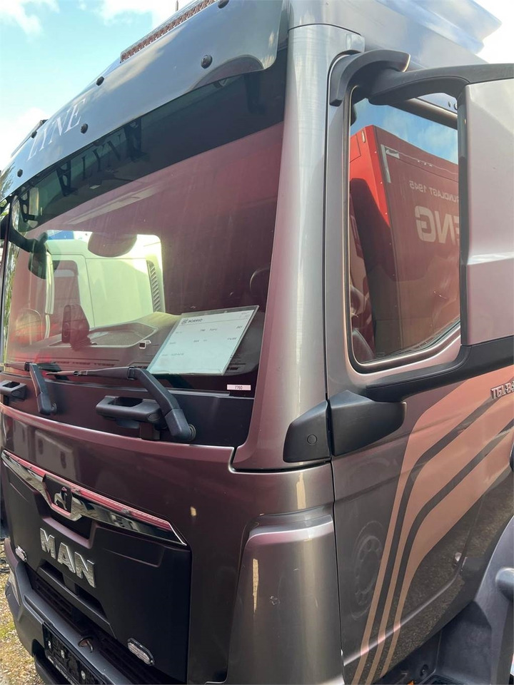 MAN TGL 8-220 4x2 BL incl. 2 stk veksellad - Cserefelépítményes teherautó: 2 kép. MAN TGL 8-220 4x2 BL incl. 2 stk veksellad - Cserefelépítményes teherautó: 2 kép.