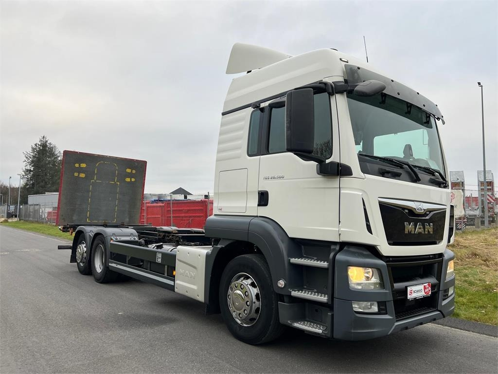 MAN TGS 26-500 6x2-4 LL - Cserefelépítményes teherautó: 2 kép. MAN TGS 26-500 6x2-4 LL - Cserefelépítményes teherautó: 2 kép.