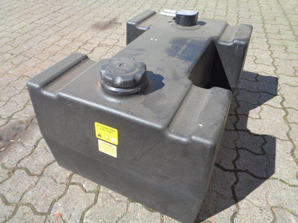 Mercedes-Benz 100 L plast (H formet) Dieseltank - Üzemanyag tartály - Teherautó: 5 kép. Mercedes-Benz 100 L plast (H formet) Dieseltank - Üzemanyag tartály - Teherautó: 5 kép.