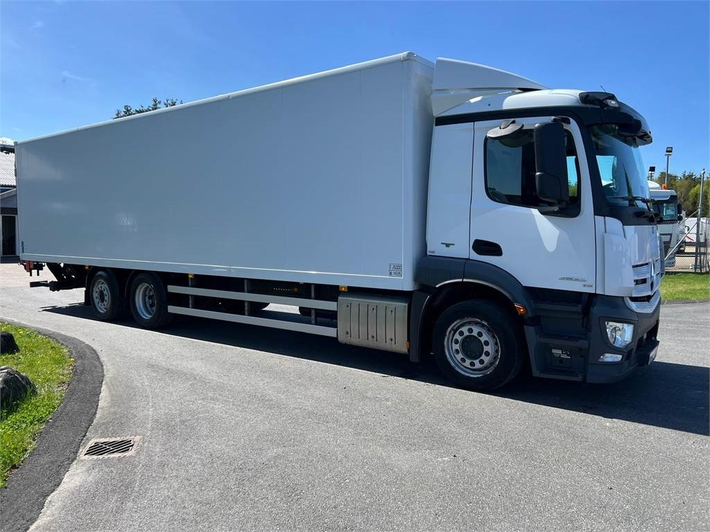 Mercedes-Benz Antos 2533 L - 24 palles - Dobozos felépítményű teherautó: 3 kép. Mercedes-Benz Antos 2533 L - 24 palles - Dobozos felépítményű teherautó: 3 kép.