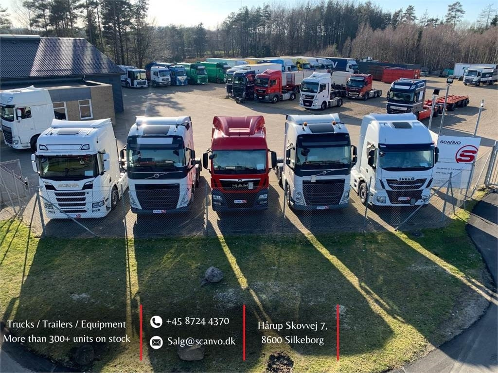 Mercedes-Benz Antos 2533 L - Dobozos felépítményű teherautó: 4 kép. Mercedes-Benz Antos 2533 L - Dobozos felépítményű teherautó: 4 kép.