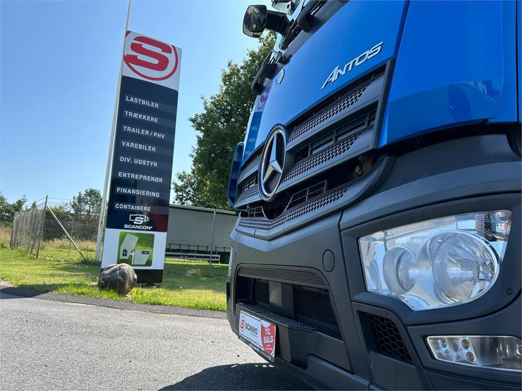 Mercedes-Benz Antos 2546 - Hiab 192 E kran - Konténerszállító: 4 kép. Mercedes-Benz Antos 2546 - Hiab 192 E kran - Konténerszállító: 4 kép.