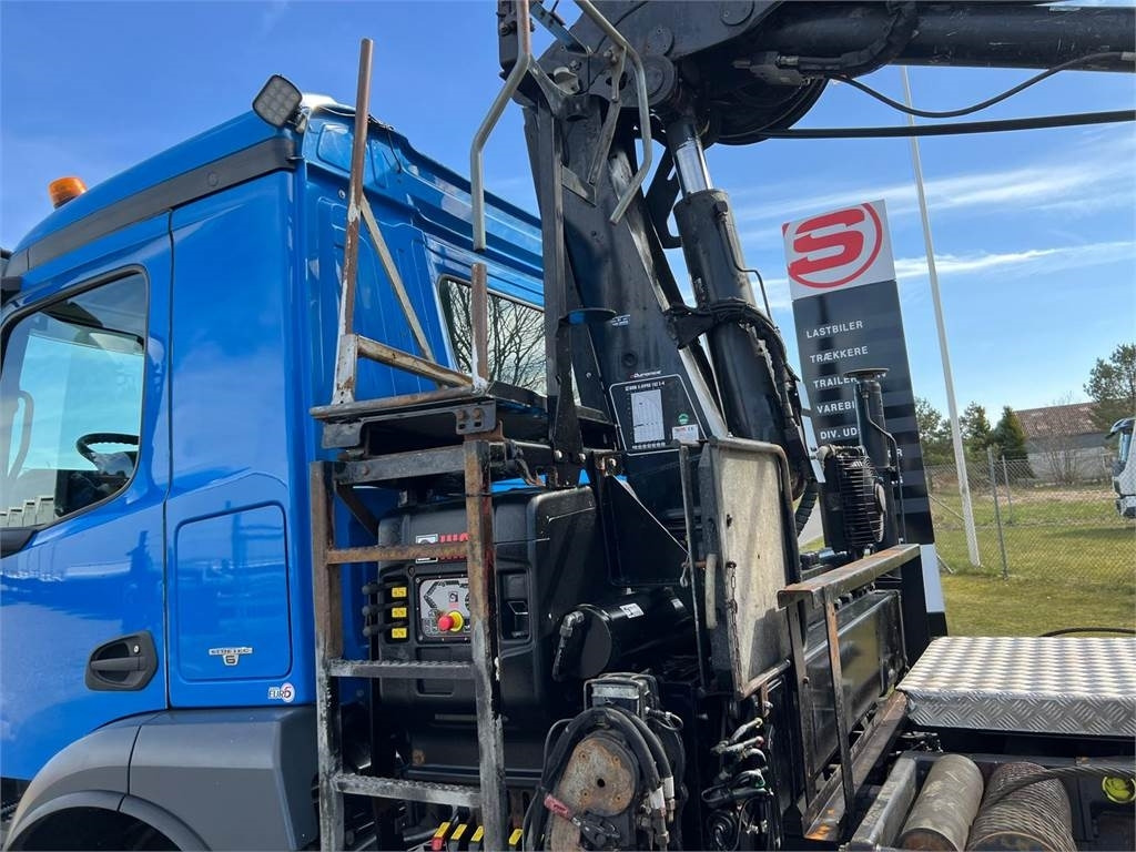 Mercedes-Benz Antos 2546 - Hiab 192 E kran - Konténerszállító: 4 kép. Mercedes-Benz Antos 2546 - Hiab 192 E kran - Konténerszállító: 4 kép.
