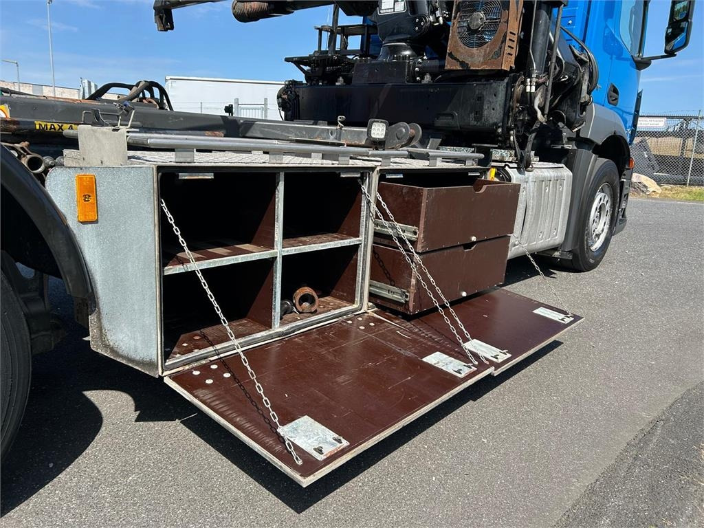 Mercedes-Benz Antos 2546 - Hiab 192 E kran - Konténerszállító: 3 kép. Mercedes-Benz Antos 2546 - Hiab 192 E kran - Konténerszállító: 3 kép.