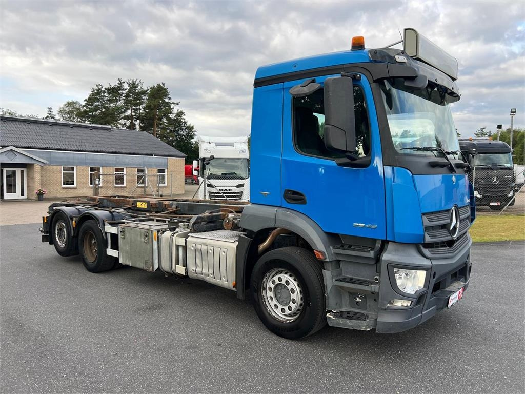 Mercedes-Benz Antos 2546 L - Konténerszállító: 3 kép. Mercedes-Benz Antos 2546 L - Konténerszállító: 3 kép.