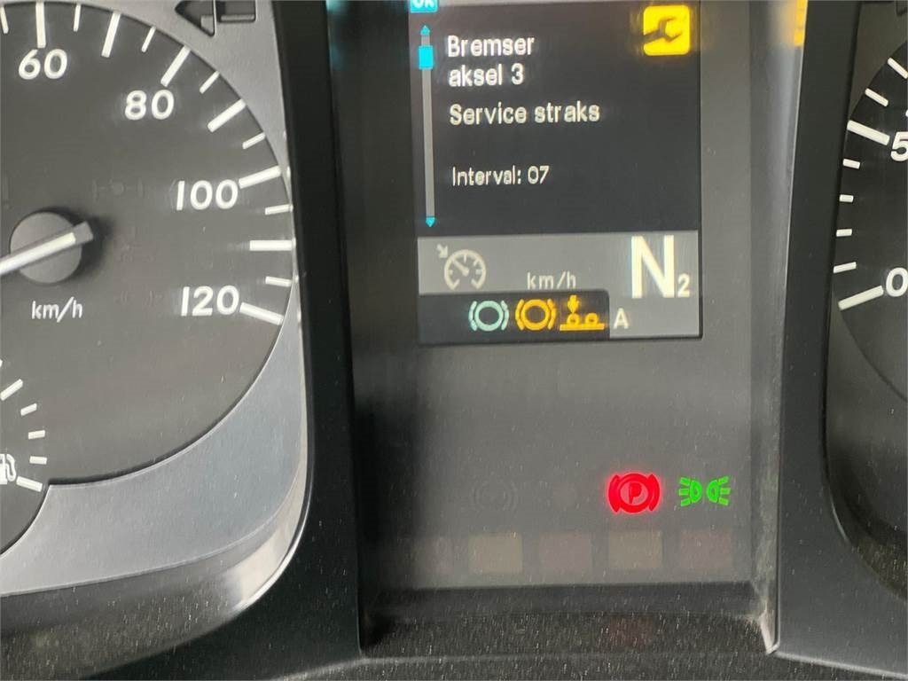 Mercedes-Benz Arocs 3251 - Horgos rakodó teherautó: 4 kép. Mercedes-Benz Arocs 3251 - Horgos rakodó teherautó: 4 kép.
