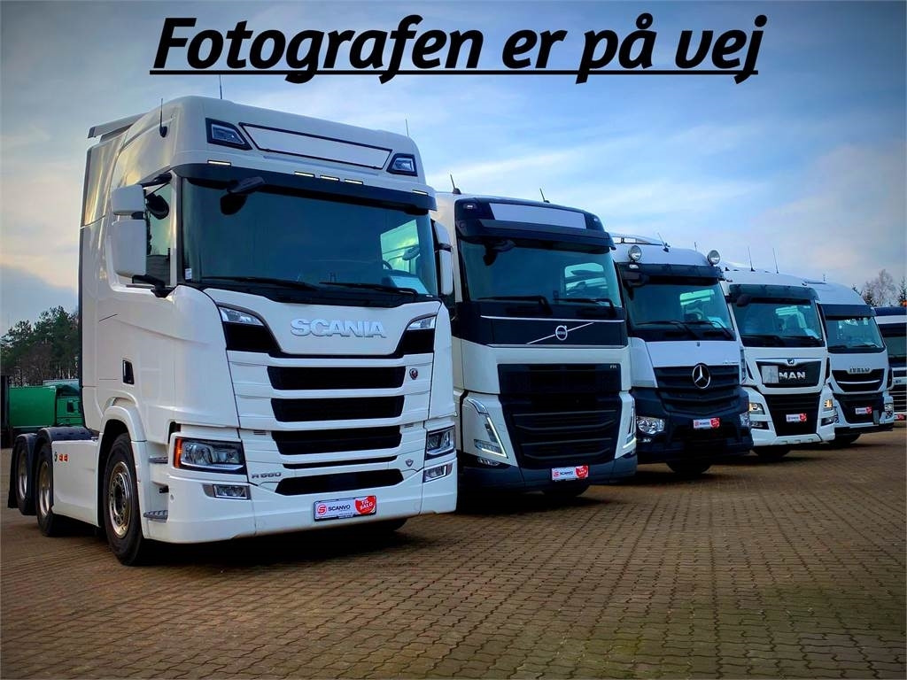 Mercedes-Benz Arocs 3251 - Horgos rakodó teherautó: 1 kép. Mercedes-Benz Arocs 3251 - Horgos rakodó teherautó: 1 kép.