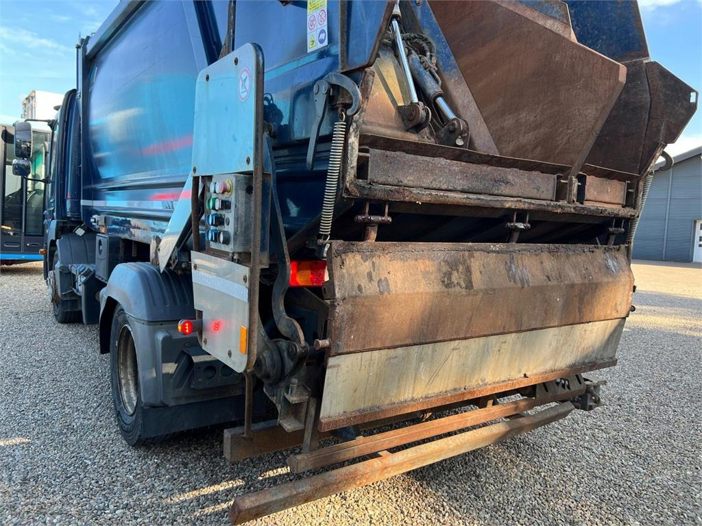 Mercedes-Benz Atego 1224 - Szemetesautó: 4 kép. Mercedes-Benz Atego 1224 - Szemetesautó: 4 kép.