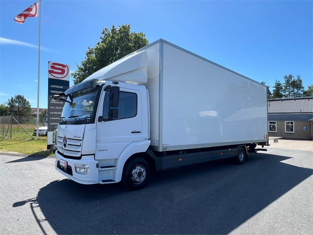 Mercedes-Benz Atego 1224 LnR - Dobozos felépítményű teherautó: 1 kép. Mercedes-Benz Atego 1224 LnR - Dobozos felépítményű teherautó: 1 kép.