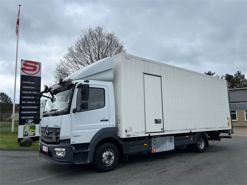 Mercedes-Benz Atego 1224 LnR - Dobozos felépítményű teherautó: 1 kép. Mercedes-Benz Atego 1224 LnR - Dobozos felépítményű teherautó: 1 kép.