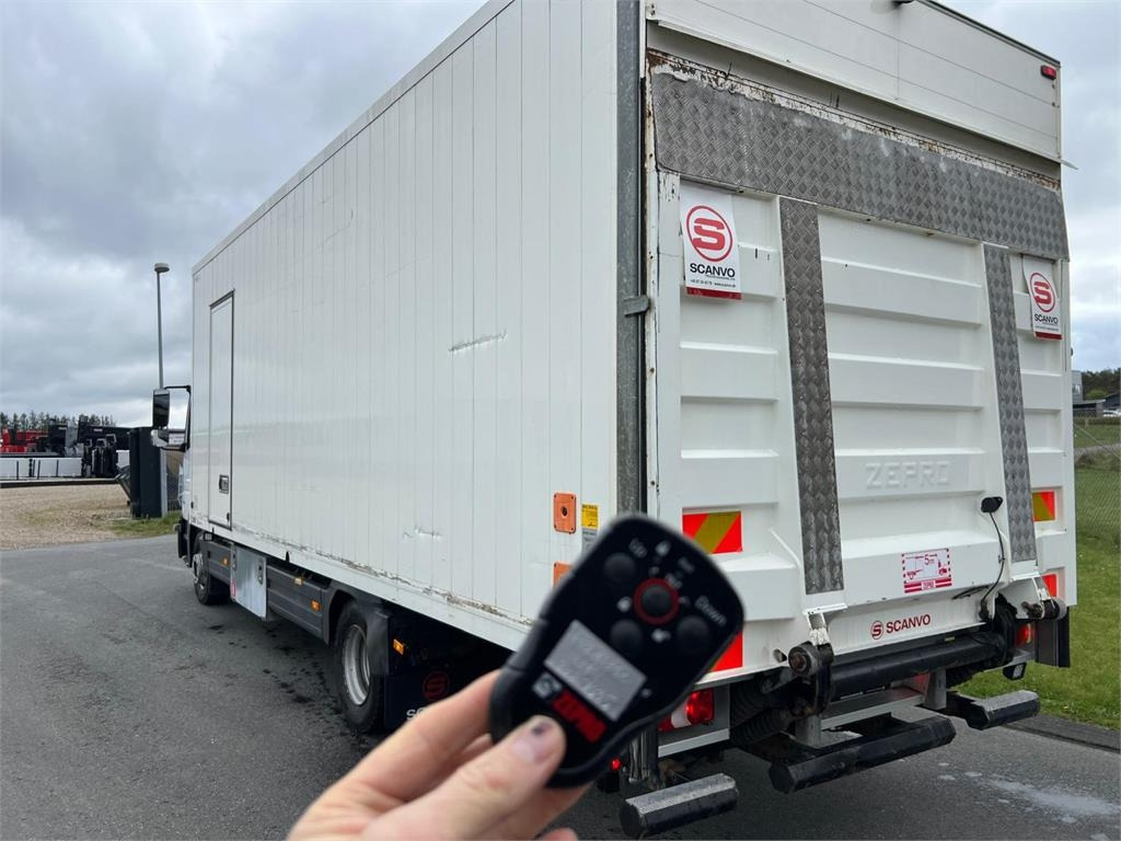 Mercedes-Benz Atego 1224 LnR - Dobozos felépítményű teherautó: 3 kép. Mercedes-Benz Atego 1224 LnR - Dobozos felépítményű teherautó: 3 kép.