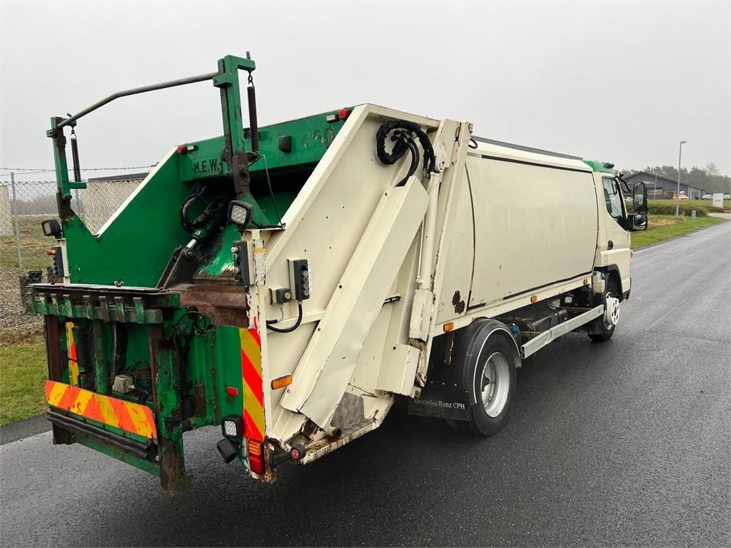 Mitsubishi Fuso CANTER 9C18 - Szemetesautó: 2 kép. Mitsubishi Fuso CANTER 9C18 - Szemetesautó: 2 kép.