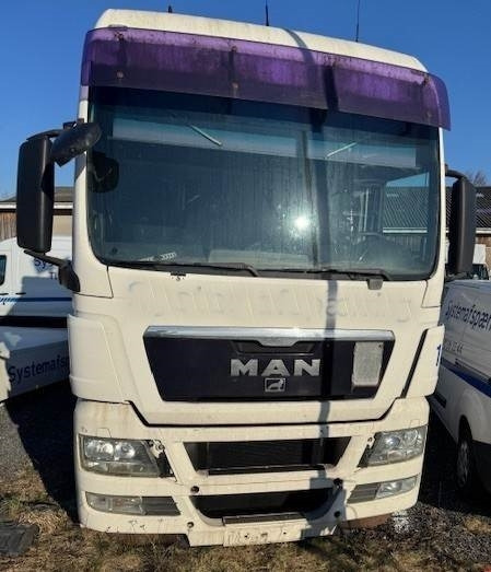 MAN TGX 18-440 4x2 LLS-U mega - Nyergesvontató: 1 kép. MAN TGX 18-440 4x2 LLS-U mega - Nyergesvontató: 1 kép.