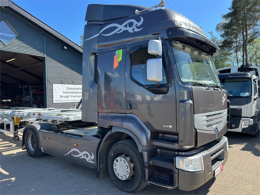 Renault Premium 440 DXI - Nyergesvontató: 1 kép. Renault Premium 440 DXI - Nyergesvontató: 1 kép.