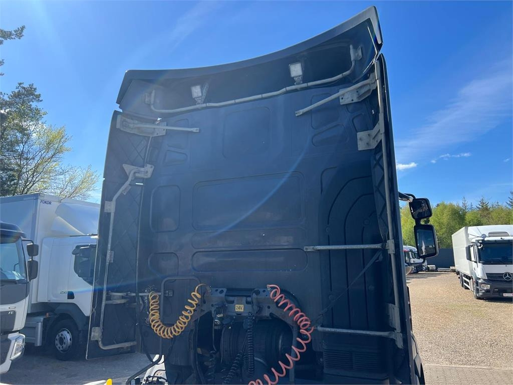 Renault Premium 440 DXI - Nyergesvontató: 3 kép. Renault Premium 440 DXI - Nyergesvontató: 3 kép.