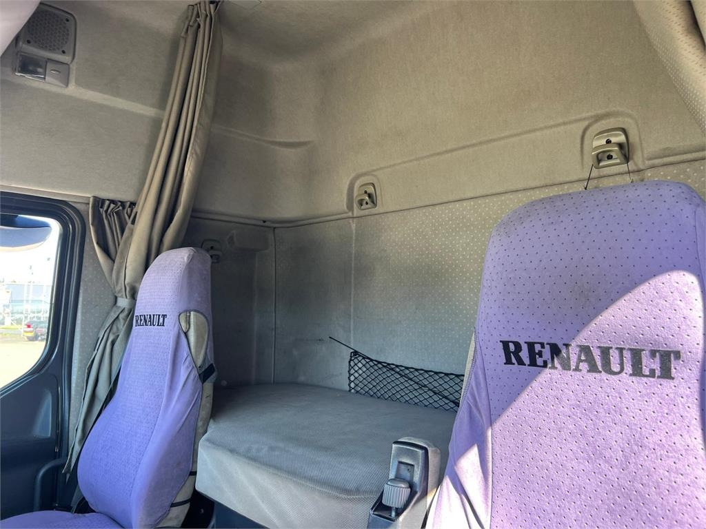Renault Premium 440 DXI - Nyergesvontató: 4 kép. Renault Premium 440 DXI - Nyergesvontató: 4 kép.