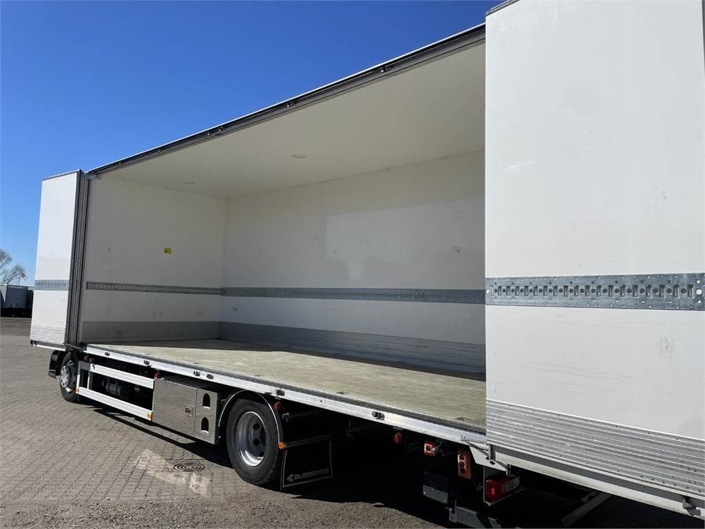 Renault D280 Premium - Dobozos felépítményű teherautó: 2 kép. Renault D280 Premium - Dobozos felépítményű teherautó: 2 kép.