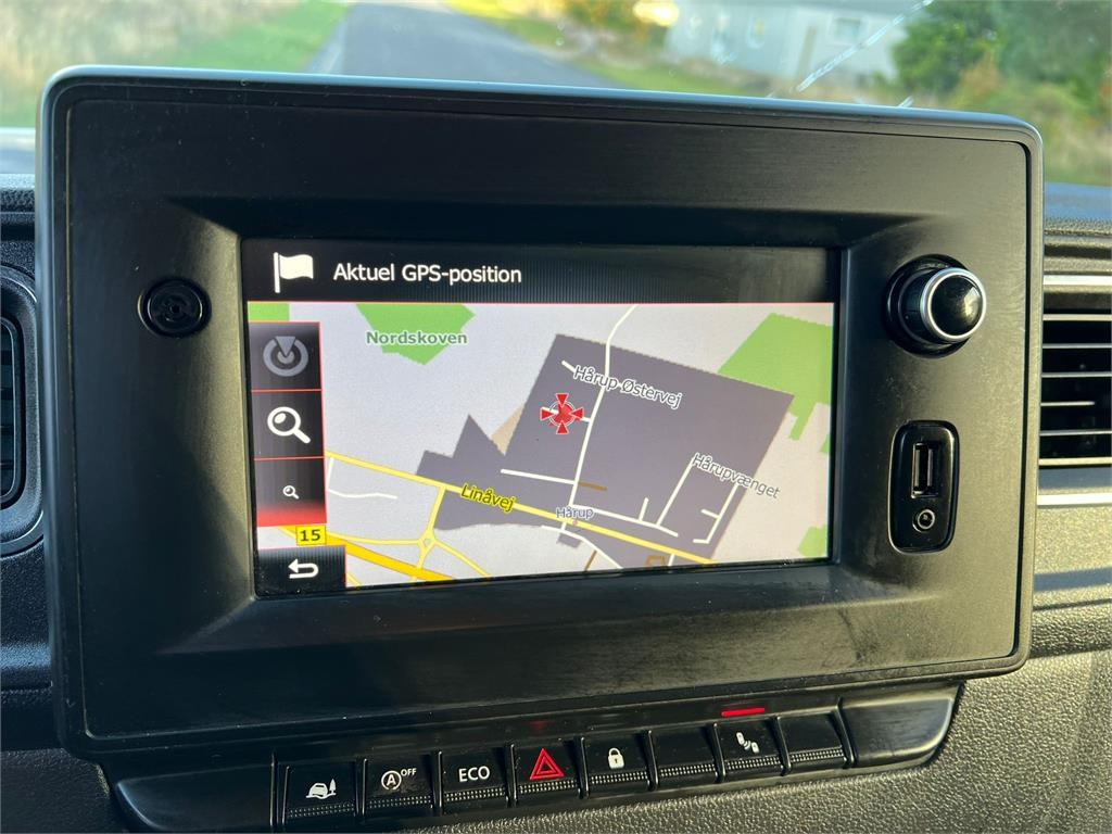 Furgon Renault Master 2.3 DCI 165 Rwd Twin L3H3: 13 kép.