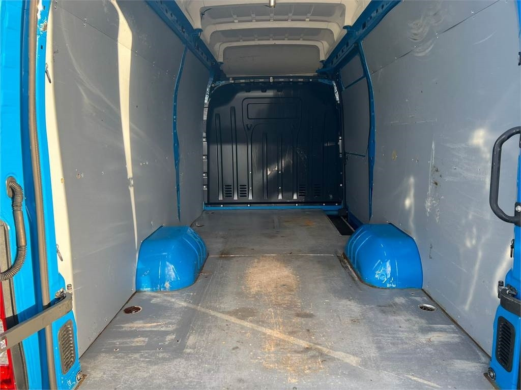Renault Master 2.3 DCI 165 Rwd Twin L3H3 - Furgon: 4 kép. Renault Master 2.3 DCI 165 Rwd Twin L3H3 - Furgon: 4 kép.