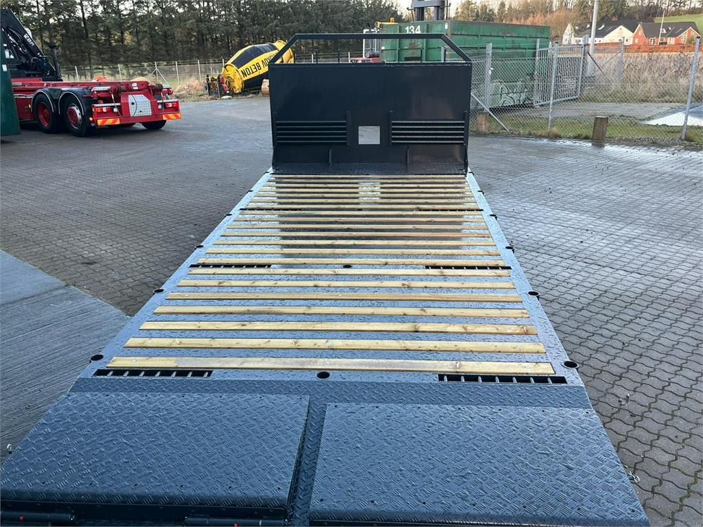 Platós felépítmény Scancon MLX6000R - special lav kantramme: 11 kép. Platós felépítmény Scancon MLX6000R - special lav kantramme: 11 kép.