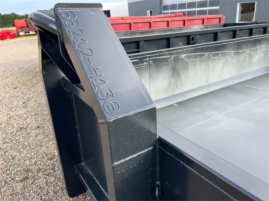 Scancon S6212 - Platós felépítmény: 4 kép. Scancon S6212 - Platós felépítmény: 4 kép.