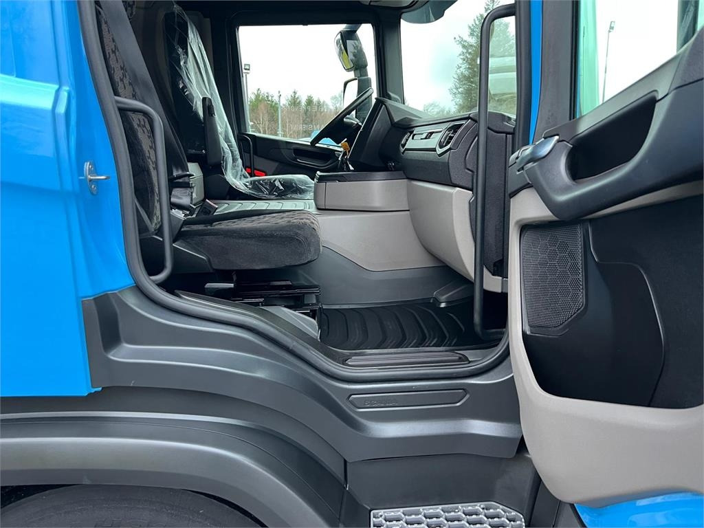 Scania P280 B 4x2 NB - Ponyvás teherautó: 3 kép. Scania P280 B 4x2 NB - Ponyvás teherautó: 3 kép.