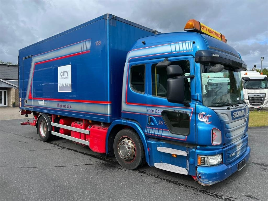 Scania P320 DB 4x2 MLB - low entry - Dobozos felépítményű teherautó: 1 kép. Scania P320 DB 4x2 MLB - low entry - Dobozos felépítményű teherautó: 1 kép.