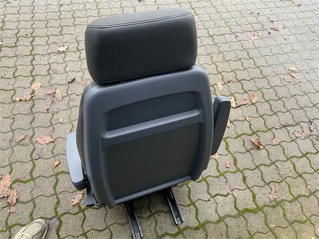 Scania Passagersæde (Klapsæde) - Fülke - Teherautó: 5 kép. Scania Passagersæde (Klapsæde) - Fülke - Teherautó: 5 kép.