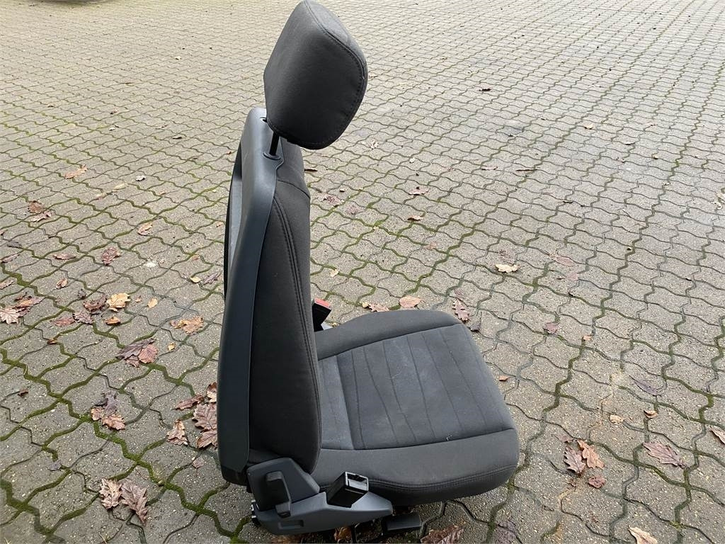 Scania Passagersæde (Klapsæde) - Fülke - Teherautó: 4 kép. Scania Passagersæde (Klapsæde) - Fülke - Teherautó: 4 kép.