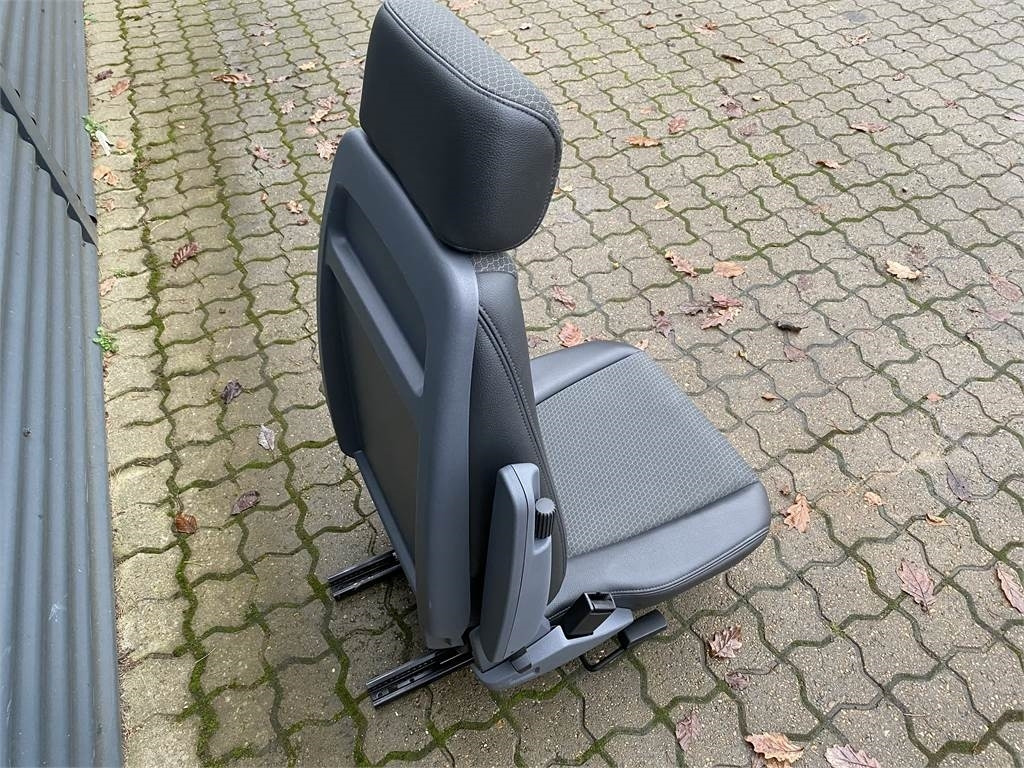 Scania Passagersæde (Klapsæde) - Fülke - Teherautó: 3 kép. Scania Passagersæde (Klapsæde) - Fülke - Teherautó: 3 kép.
