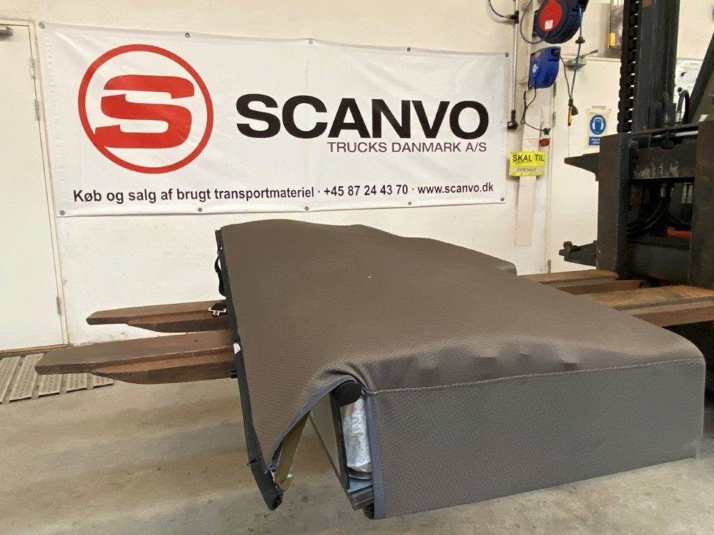 Scania Underkøje afmonteret med hovedpude - Fülke - Teherautó: 1 kép. Scania Underkøje afmonteret med hovedpude - Fülke - Teherautó: 1 kép.