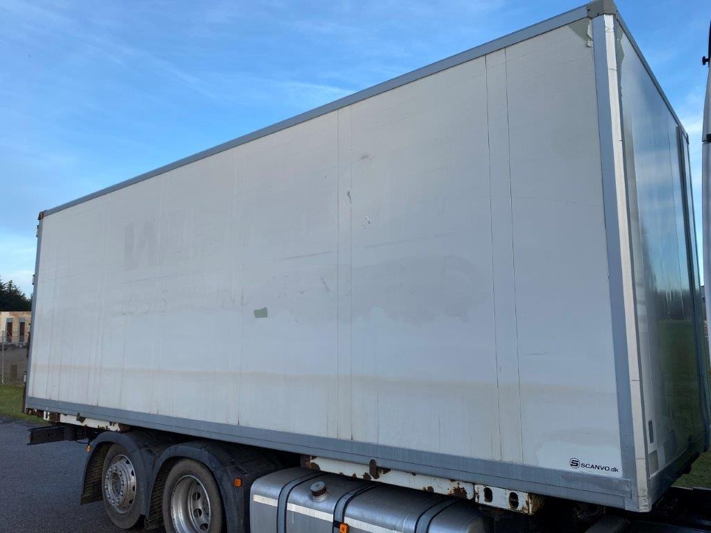 Schmitz WKO 7450 mm veksellad - Doboz felépitmény: 2 kép. Schmitz WKO 7450 mm veksellad - Doboz felépitmény: 2 kép.