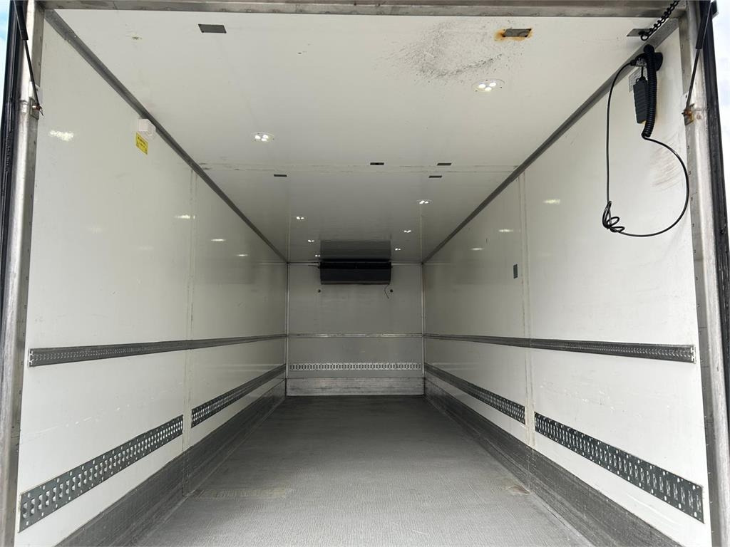 Volvo FL 250 16 ton - Hűtős teherautó: 5 kép. Volvo FL 250 16 ton - Hűtős teherautó: 5 kép.