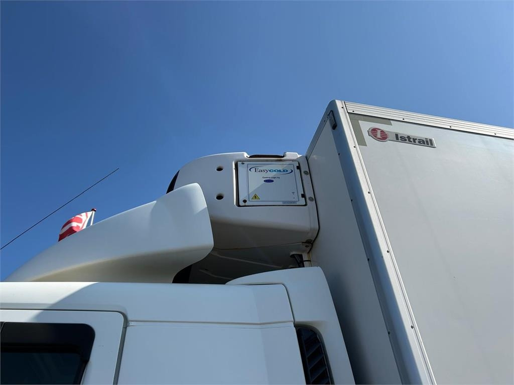 Volvo FL 280 (12 ton) Dobbelt compartment - Hűtős teherautó: 3 kép. Volvo FL 280 (12 ton) Dobbelt compartment - Hűtős teherautó: 3 kép.