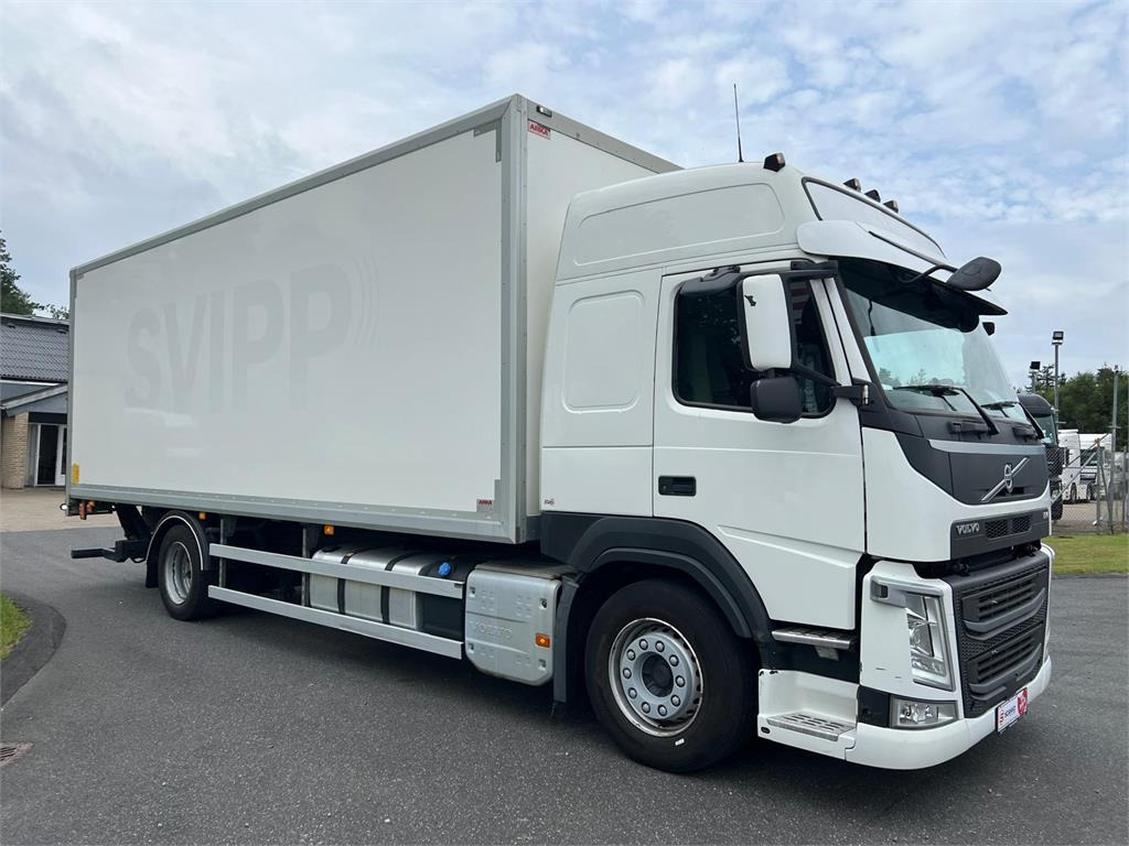 Volvo FM330 Sideåbning - Dobozos felépítményű teherautó: 2 kép. Volvo FM330 Sideåbning - Dobozos felépítményű teherautó: 2 kép.